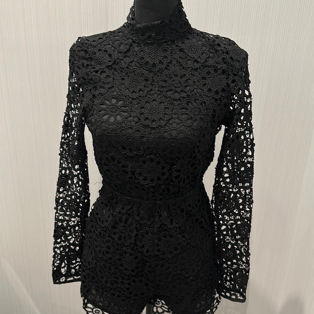 NWT Open Back Selfie Leslie Lace Romper-XS